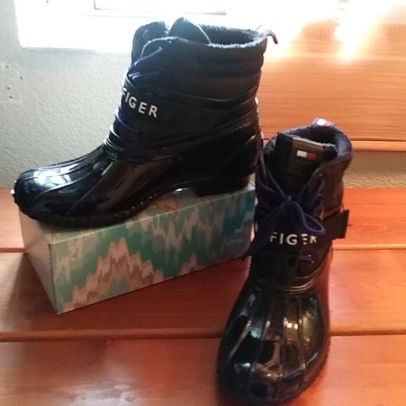 Tommy Hilfiger rain boots, black, size 7 - Picture 4 of 4
